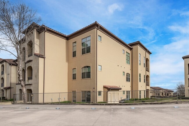 Building Photo - 17040 W Farm To Market 1097