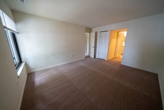 Primary Bedroom (Unit C) - Harborside Village Apartments