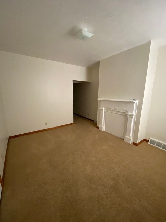 Building Photo - 2410 Jane St