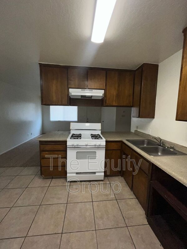 Foto del edificio - 10730 Railroad Ave