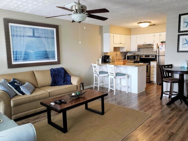 Foto del edificio - 17670 Front Beach Rd