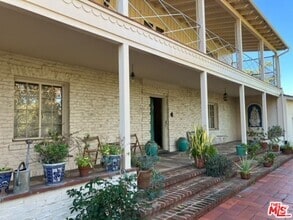 Building Photo - 541 Comstock Ave