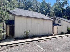 Building Photo - 313 SW 54th Dr