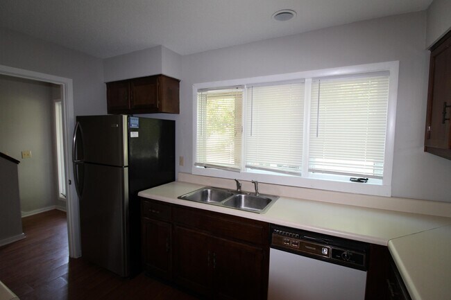 Building Photo - 228 Westbrooke Dr