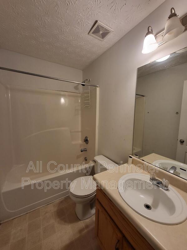 Foto del edificio - 5543 Pineridge Ct