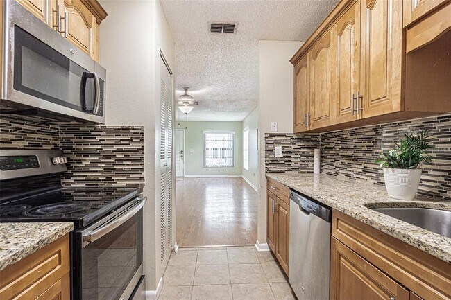 Building Photo - 13608 S Village Dr