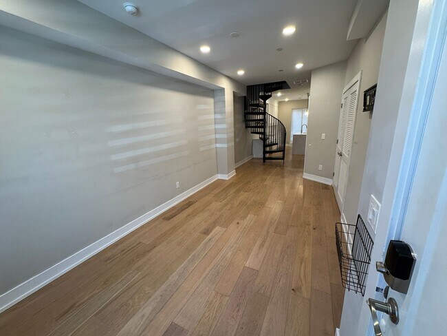 Photo - Bi-Level Newer Construction in the Heart o... Apartment