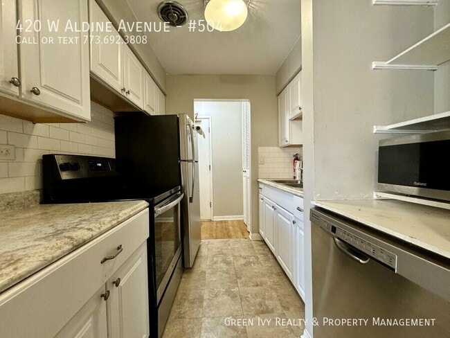 Photo - 420 W Aldine Ave Apartment