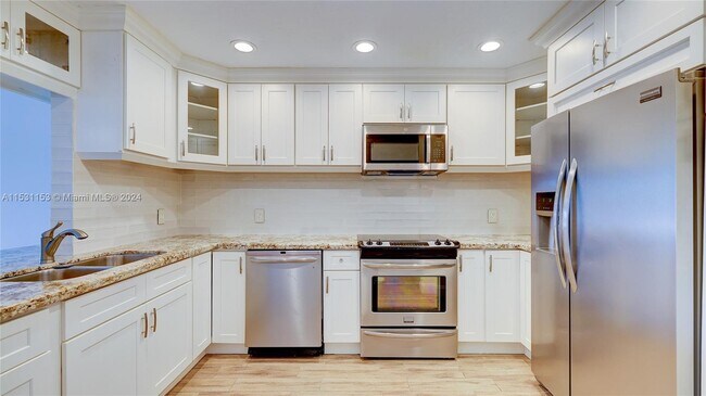Foto del edificio - 6815 Edgewater Dr