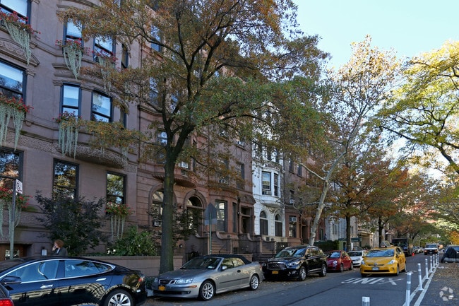 Building Photo - 112 W 76th St