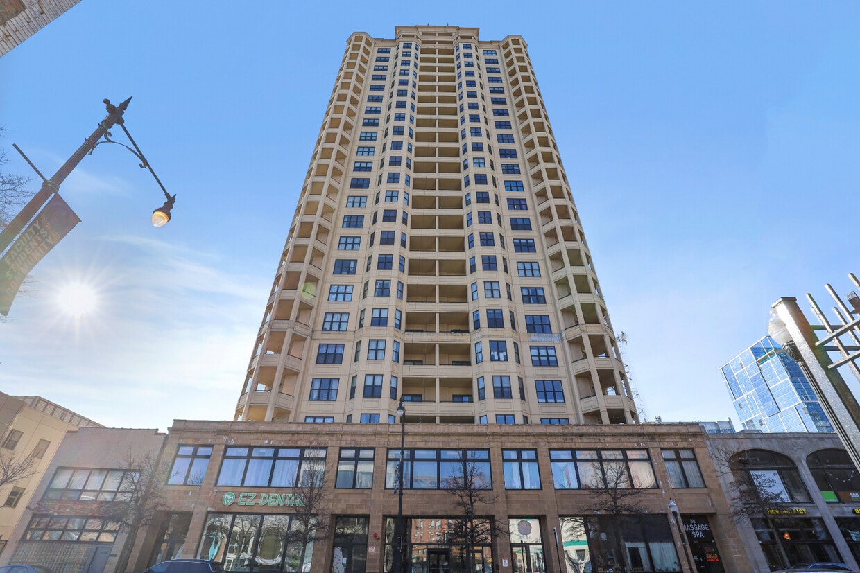 Primary Photo - 1464 S Michigan Ave