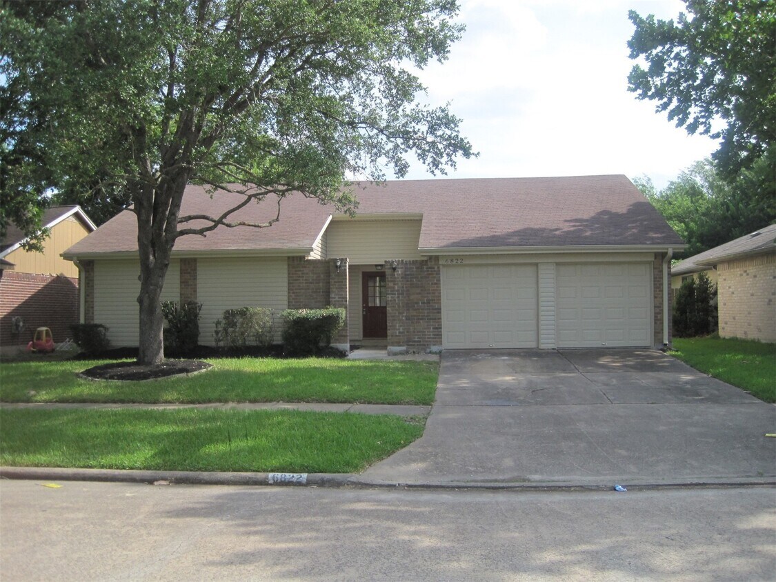 Foto principal - 6822 Harpers Dr