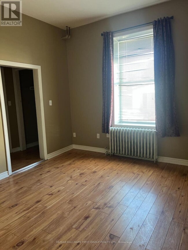 Photo du bâtiment - 730 Simcoe St S