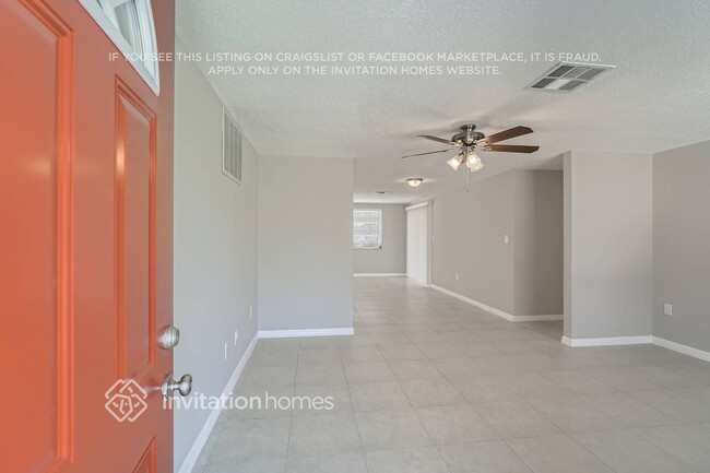Foto del edificio - 7530 Rosewood Dr