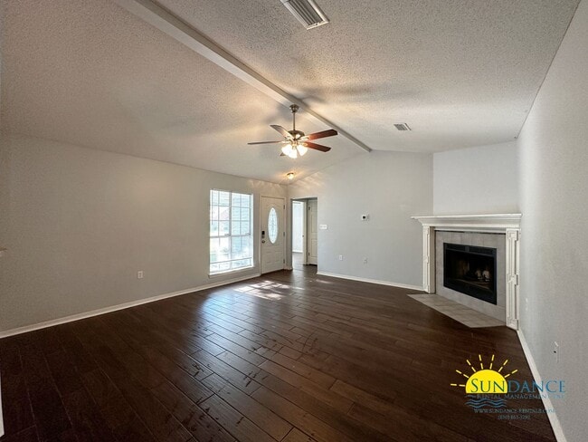 Building Photo - Lovely 3 Bedroom Home in Fort Walton Beach
