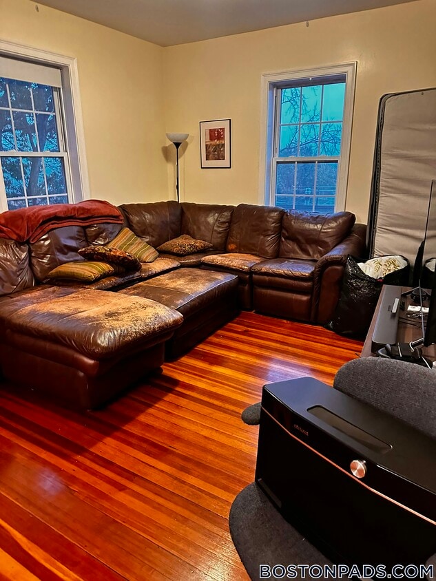 Foto principal - 107 Fisher Ave