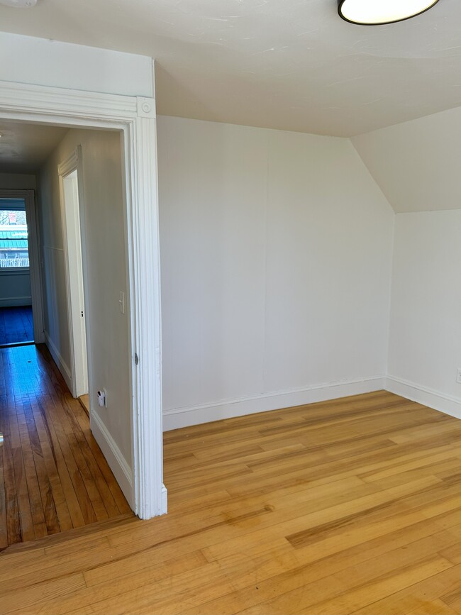 bedroom into hall - 112 Harriet St