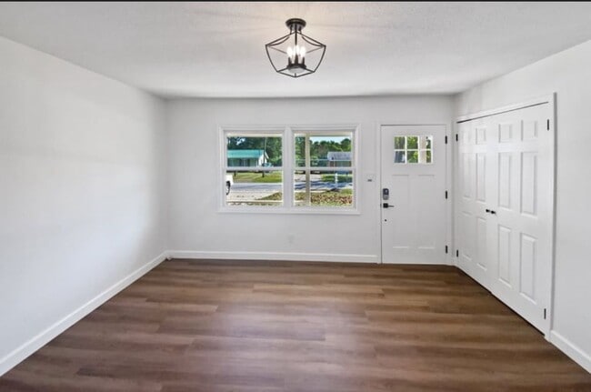 Building Photo - 213 Gatewood Dr