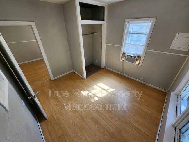 Foto del edificio - 228 N Cherry