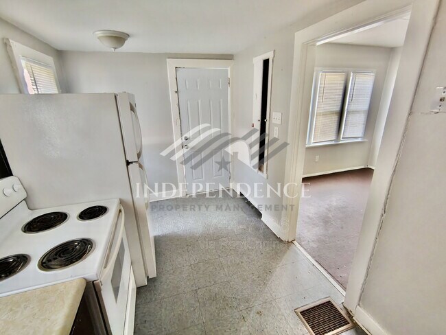 Building Photo - 515 Mertland Ave