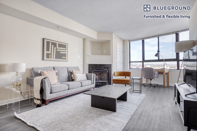 Building Photo - 901 15th St S