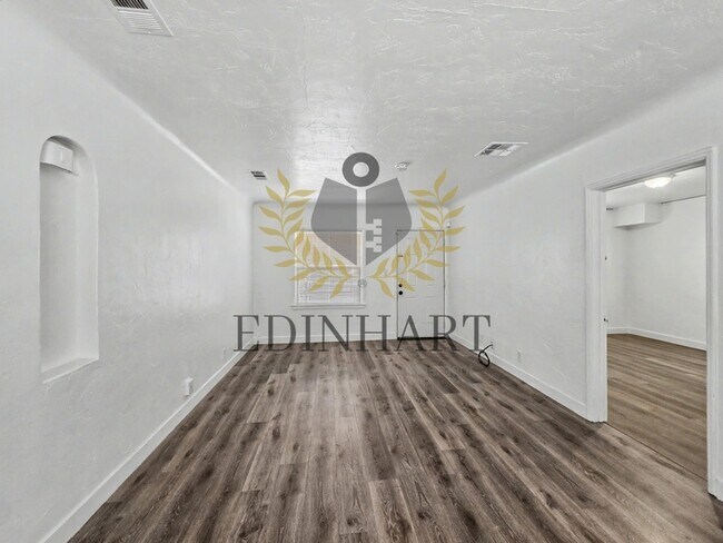 Building Photo - 3049 E McKinley Ave