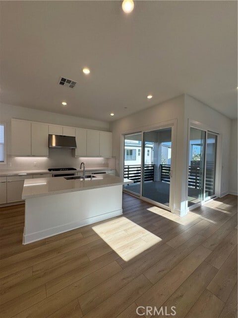 Building Photo - 436 Loon