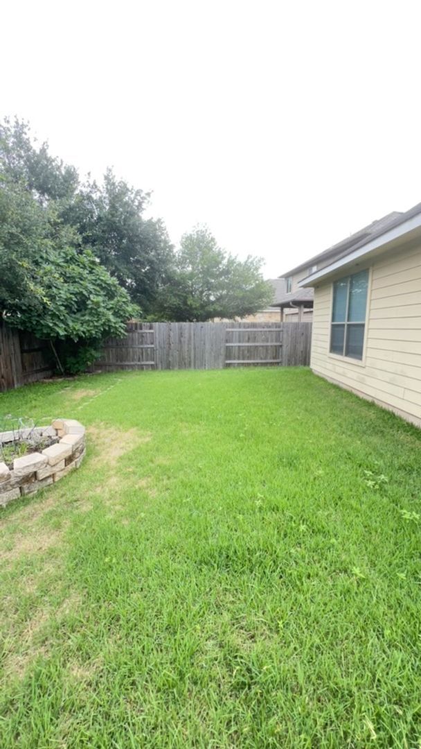 Building Photo - 3 Bedroom Home in Pioneer Crossing