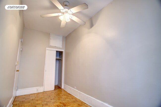 Foto del edificio - 64 W 82nd St