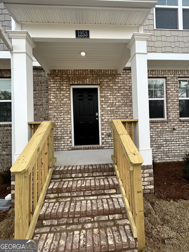 Building Photo - 1253 Cade's Walk