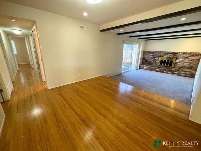 Foto del edificio - Spacious Four Bedroom Home in Westborough ...