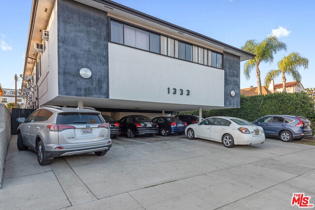 Building Photo - 1333 S Ogden Dr