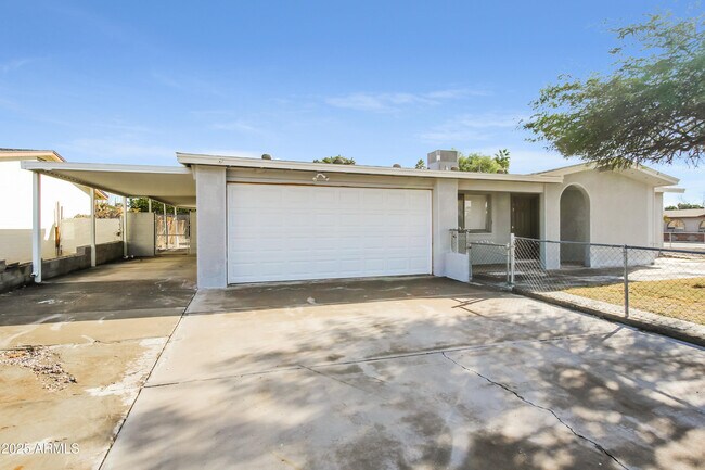 Building Photo - 5501 N 68th Ave
