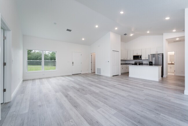 Building Photo - 14857 SW 48th Ave