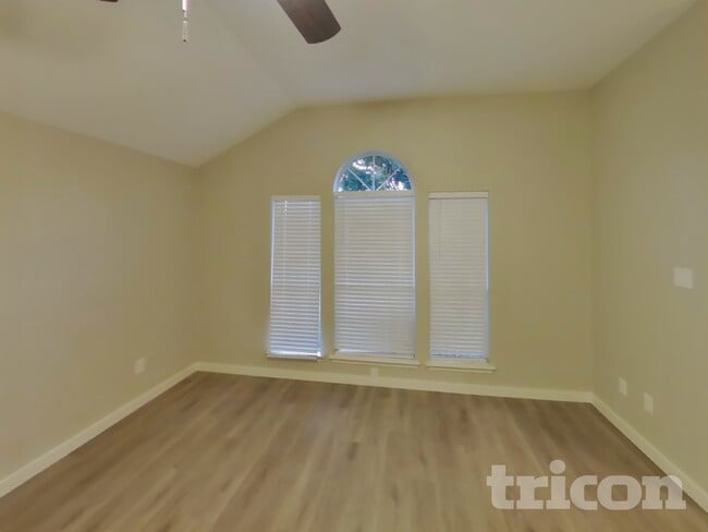 Building Photo - 4710 Grovetree Ln