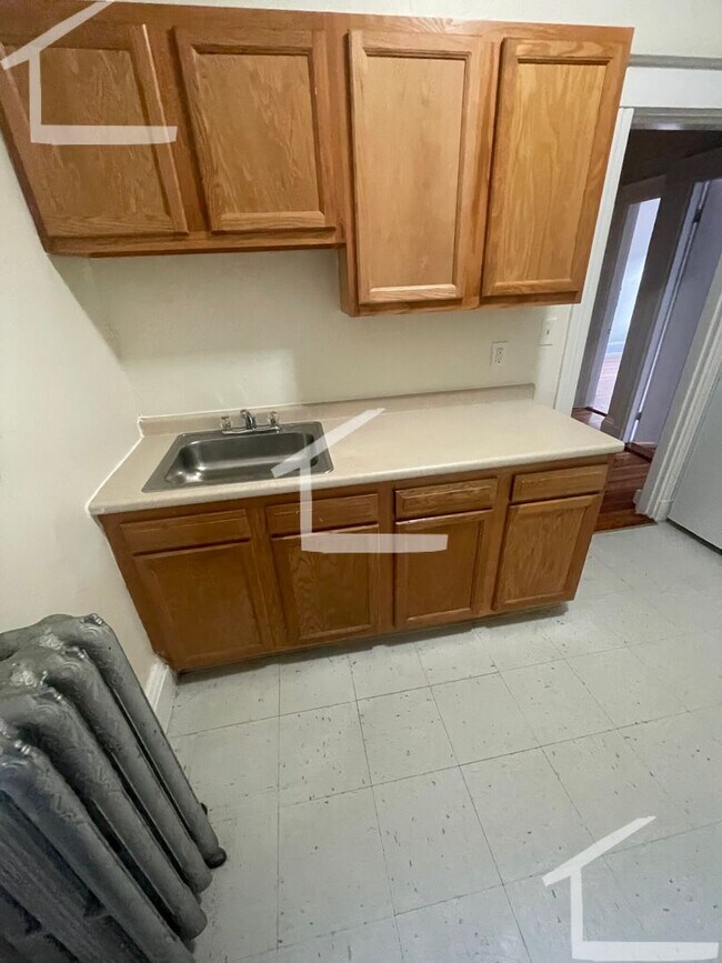 Foto del edificio - Nicely renovated 1 bed split next to the G...