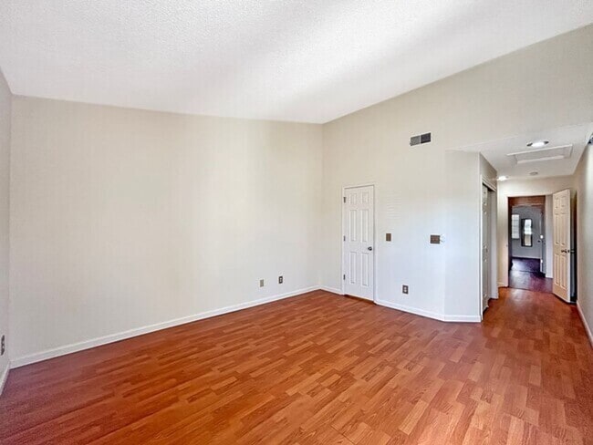 Building Photo - Lone Tree Nice Home
