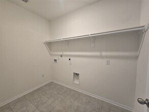 Building Photo - 7318 Parkview Dr