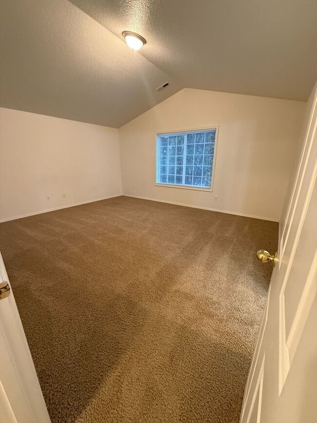 Building Photo - **BEAUTIFUL 3B/2.5Ba HOME IN DESIRABLE FIS...