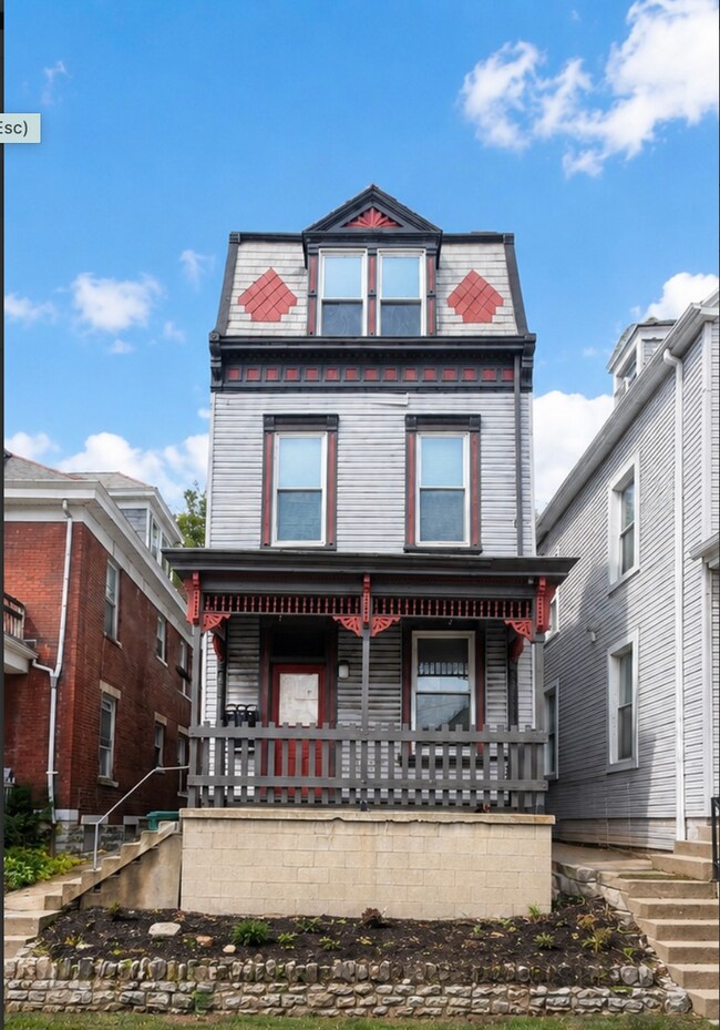 Building Photo - 2325 Stratford Ave