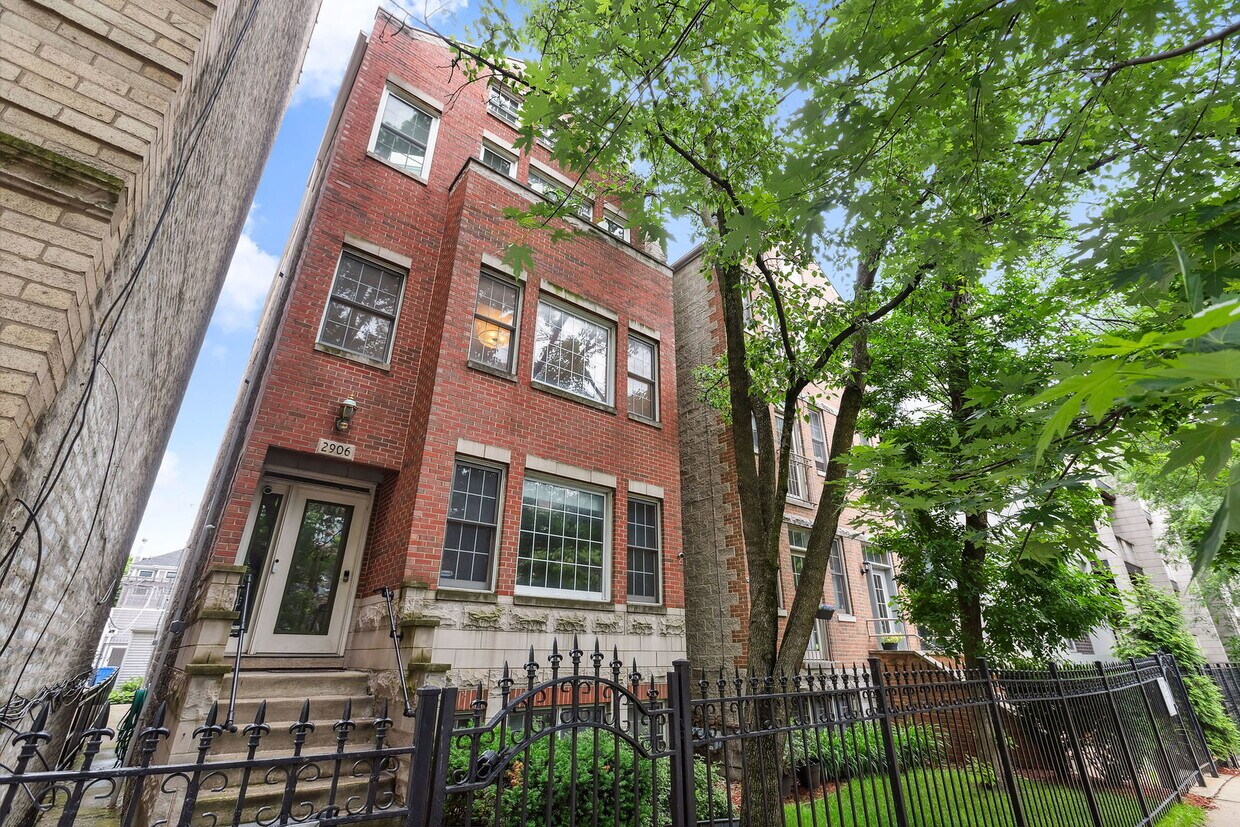 Primary Photo - 2906 N Damen Ave
