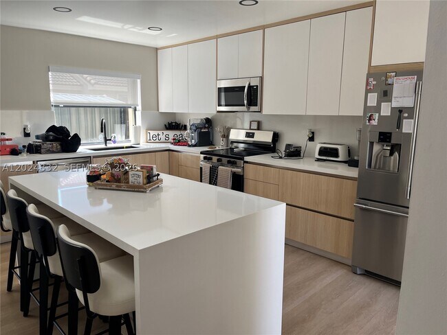 Foto del edificio - 6538 NW 170th Terrace