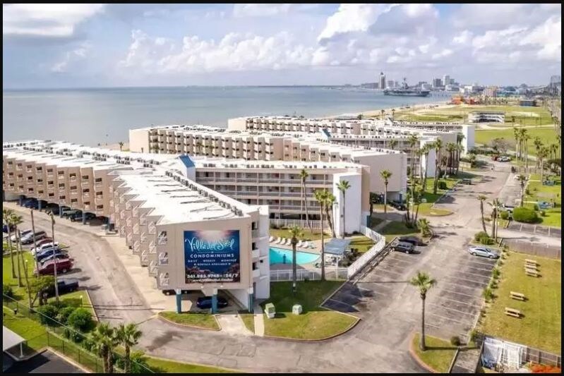 Primary Photo - 3938 Surfside Blvd