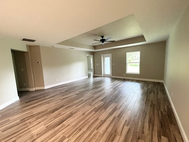 Building Photo - Gorgeous 3/2 Spacious Home with a 2 Car Garage in Eustis - Florida!