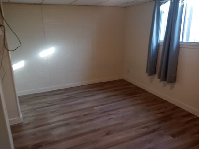 Building Photo - 340 S Wagon Wheel Dr