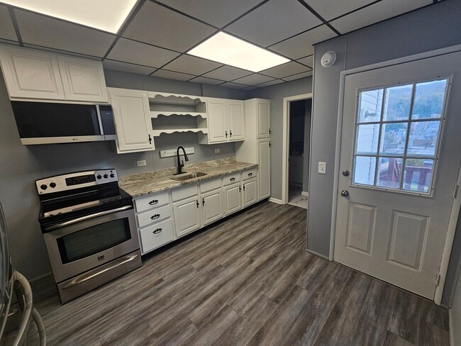 Foto del edificio - 1650 Mineral Spring Rd