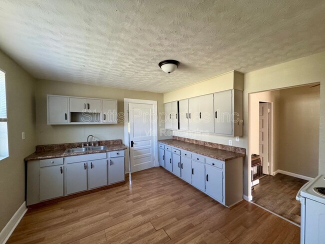 Building Photo - 519 Willow St