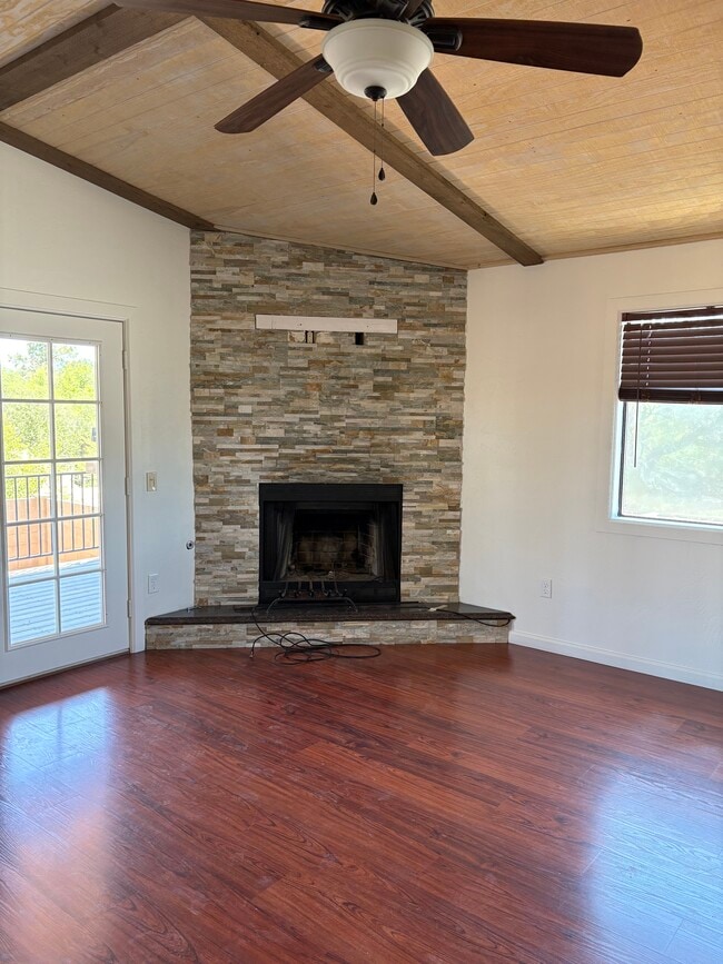 Building Photo - 576 Campbell St