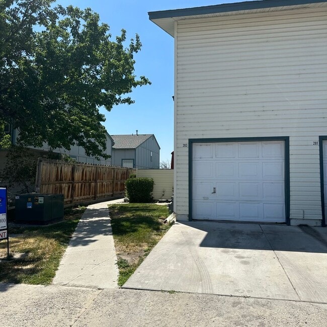 Building Photo - 281-283-291-293 Quail Way
