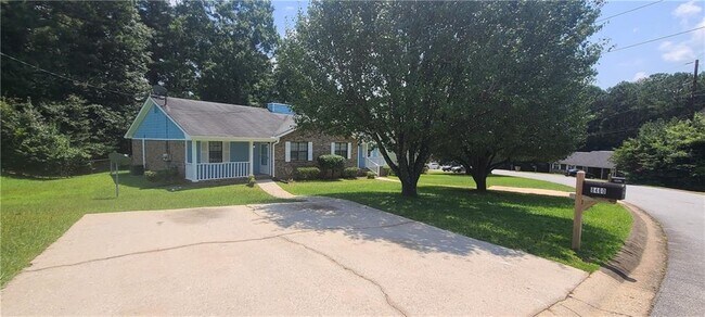 Foto del edificio - 8460 Pineland Dr